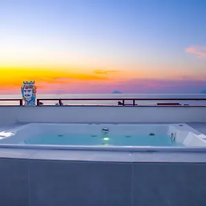 Duca D'aosta Terrace, Skypool & Sauna Apartment